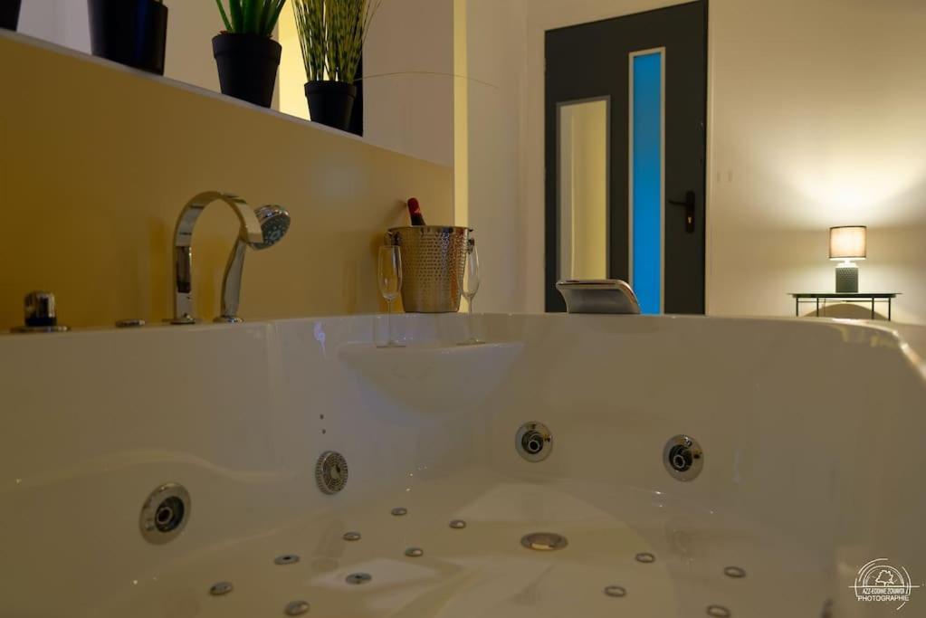 Suite Le Cocoon & Spa By Nancyintimelounge Bagian luar foto
