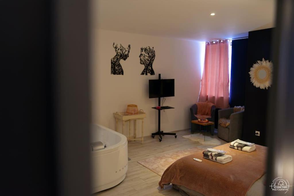 Suite Le Cocoon & Spa By Nancyintimelounge Bagian luar foto